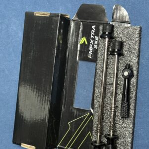 Secure locking skewers